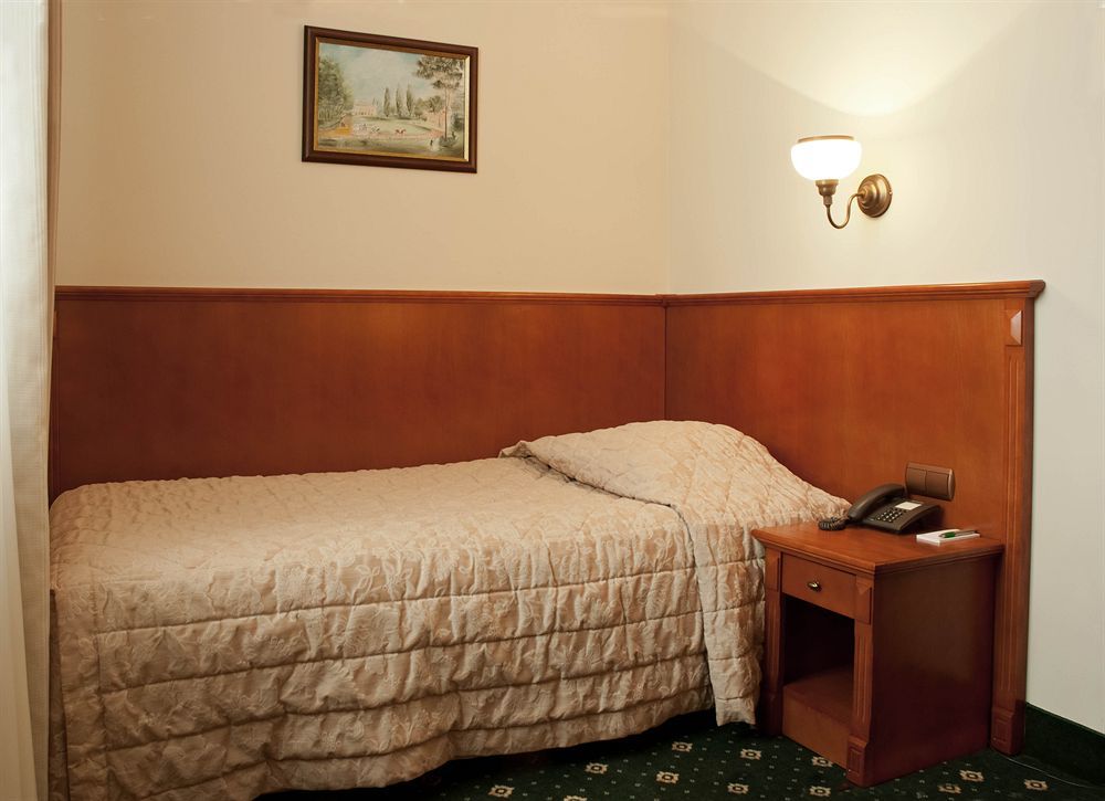 Hotel Hetman Warsaw Ngoại thất bức ảnh