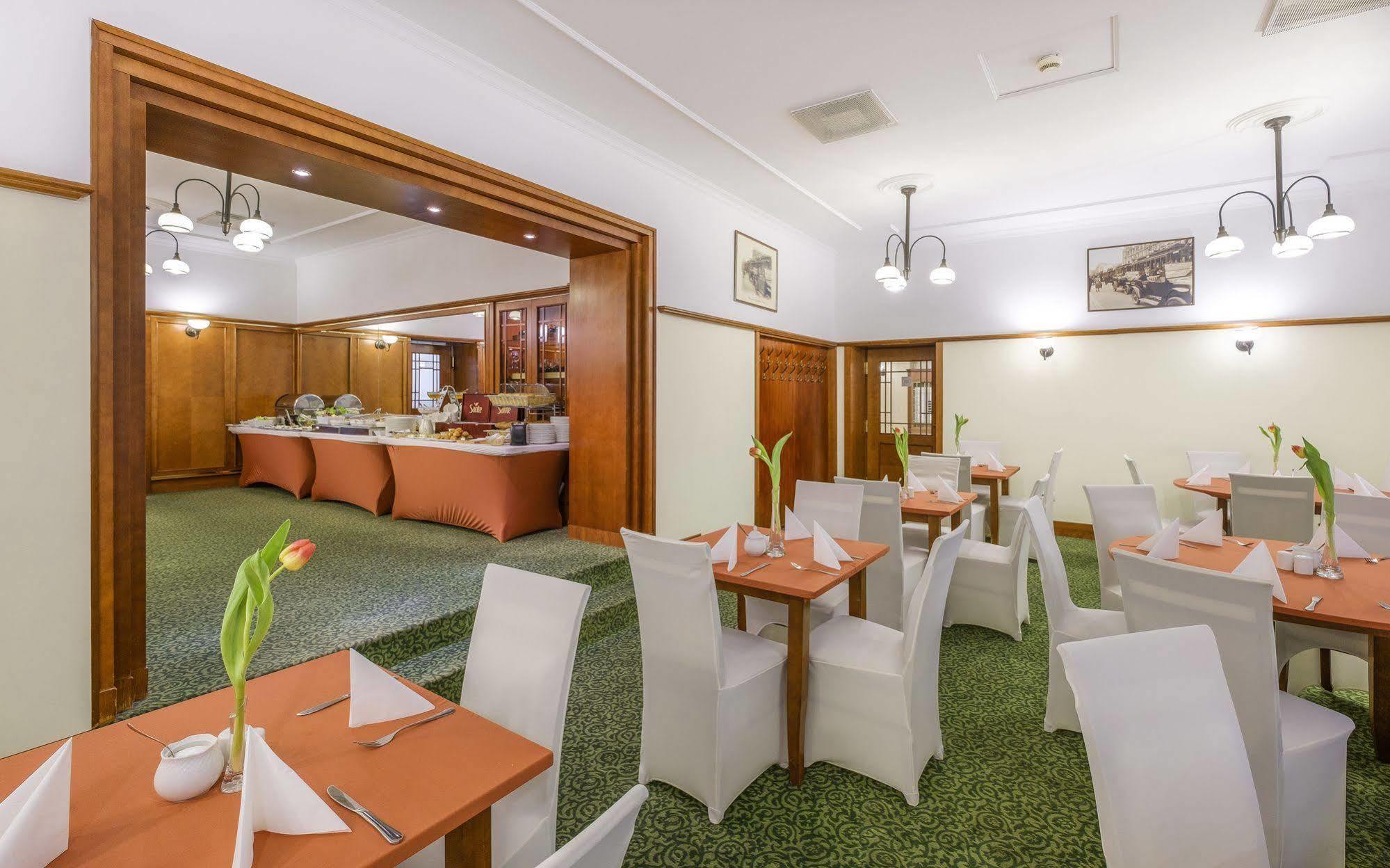 Hotel Hetman Warsaw Ngoại thất bức ảnh