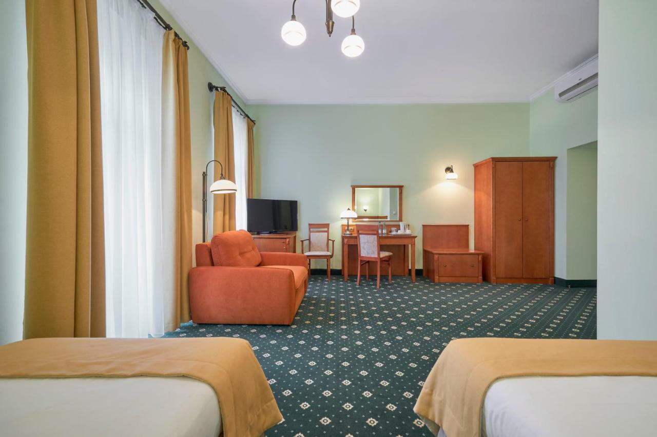 Hotel Hetman Warsaw Ngoại thất bức ảnh