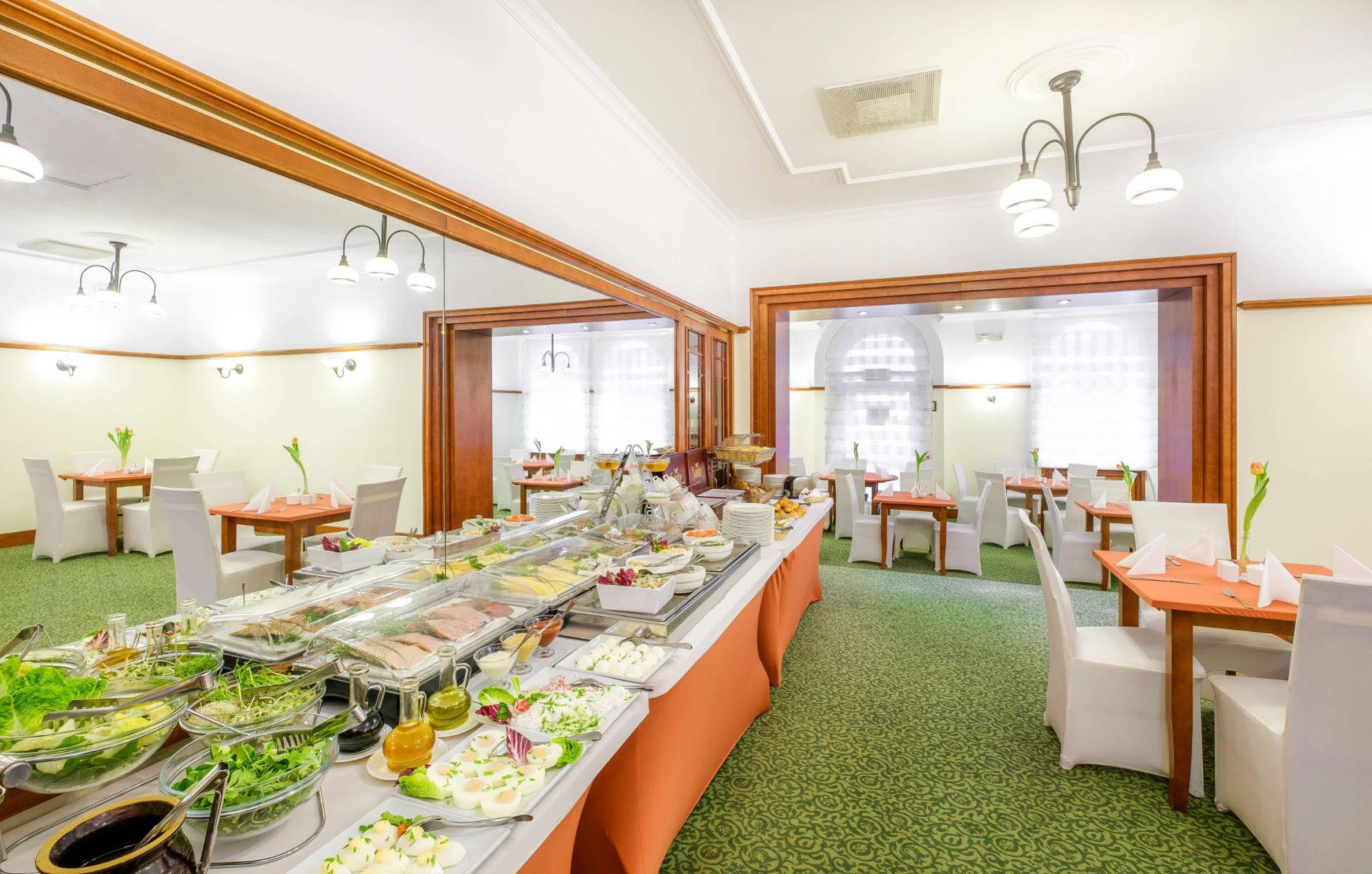 Hotel Hetman Warsaw Ngoại thất bức ảnh