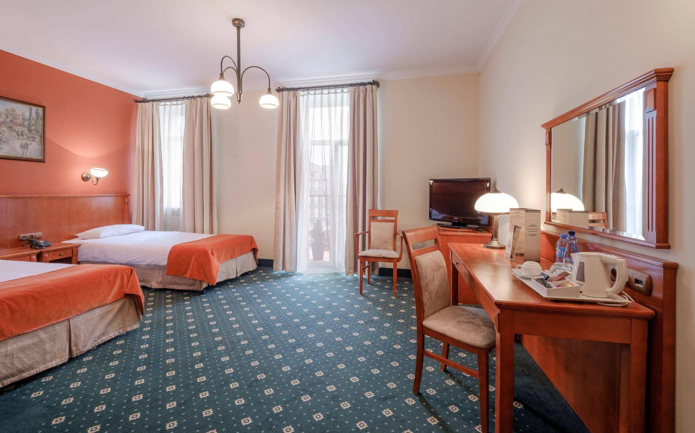 Hotel Hetman Warsaw Ngoại thất bức ảnh