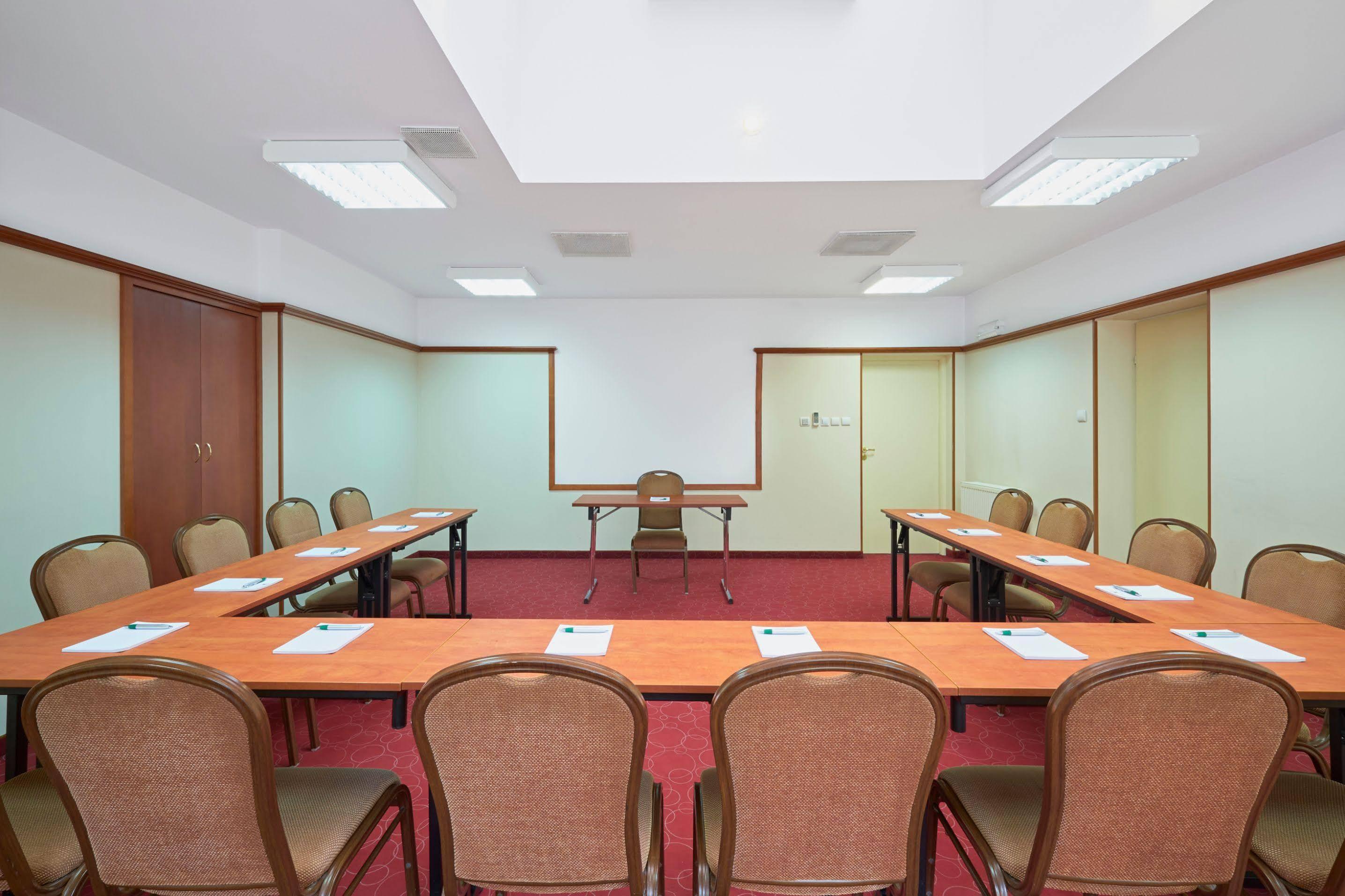 Hotel Hetman Warsaw Ngoại thất bức ảnh